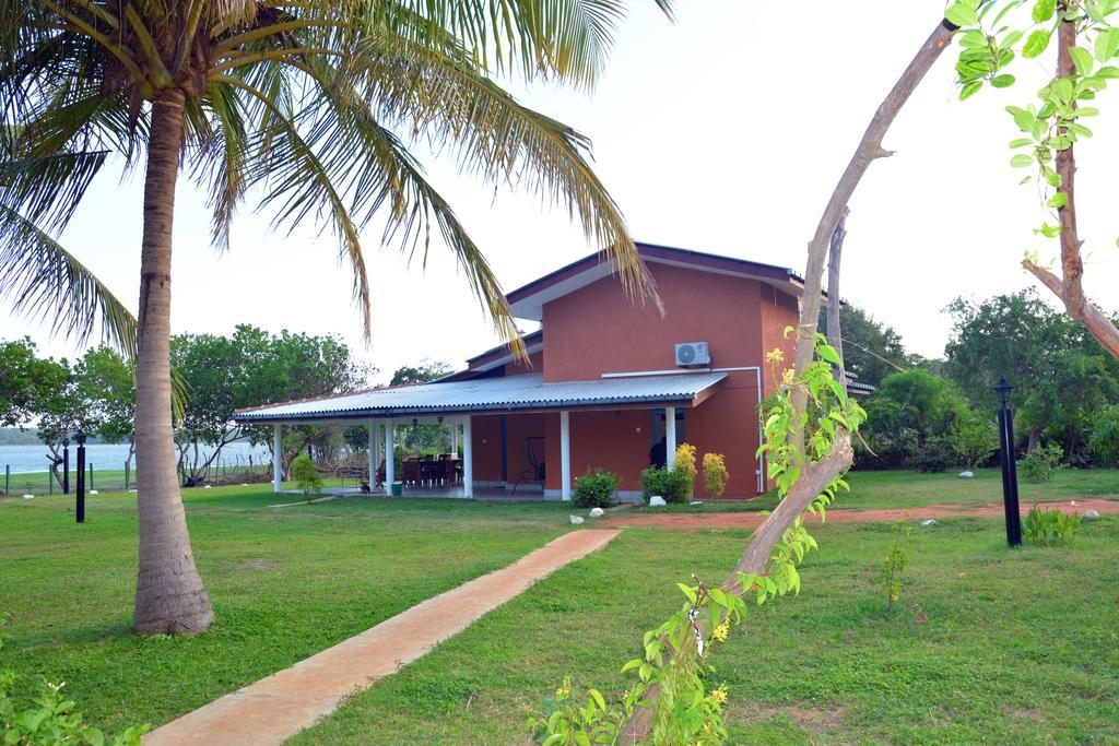 Serenity Lake Resort Yala Tissamaharama Exterior foto